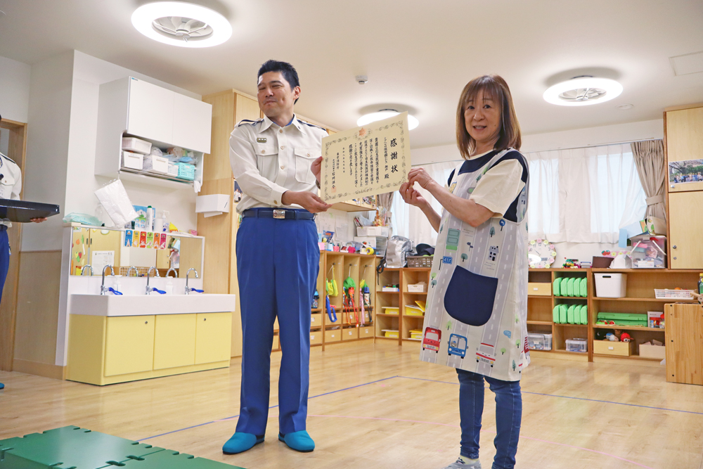 東京消防庁本田消防署より、ミアヘルサ保育園ひびき奥戸に「感謝状」が贈呈されました