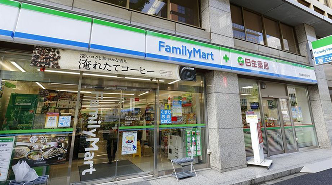 ファミリーマート+日生薬局(御成門店) 